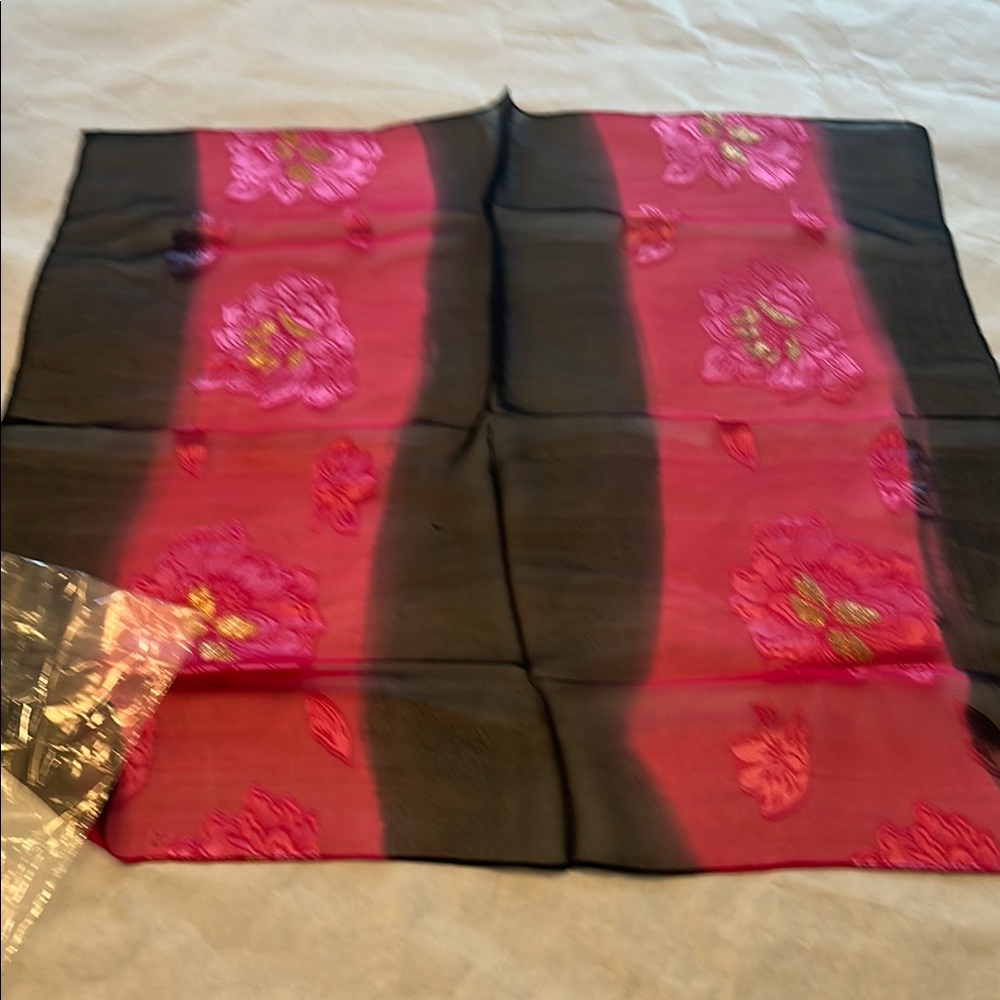 SilkLand Elegant Black and Pink Floral Scarf